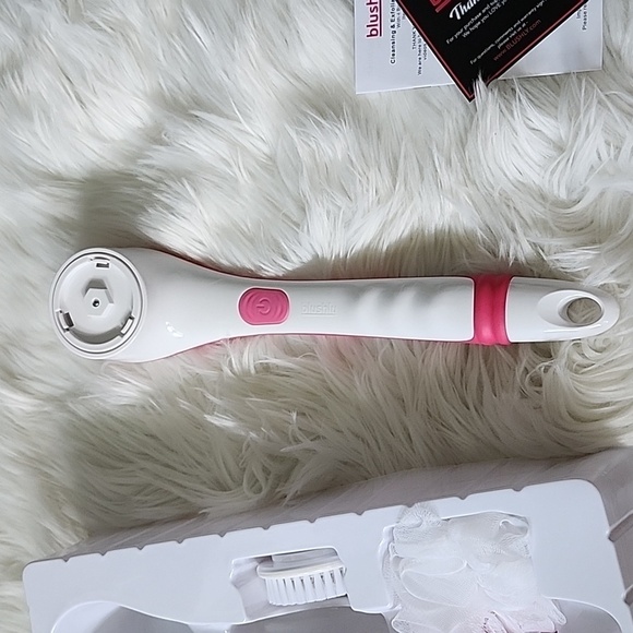 Blushly Cleansing and Exfoliating Body Brush with 4 Brush Heads NIB - Picture 4 of 7